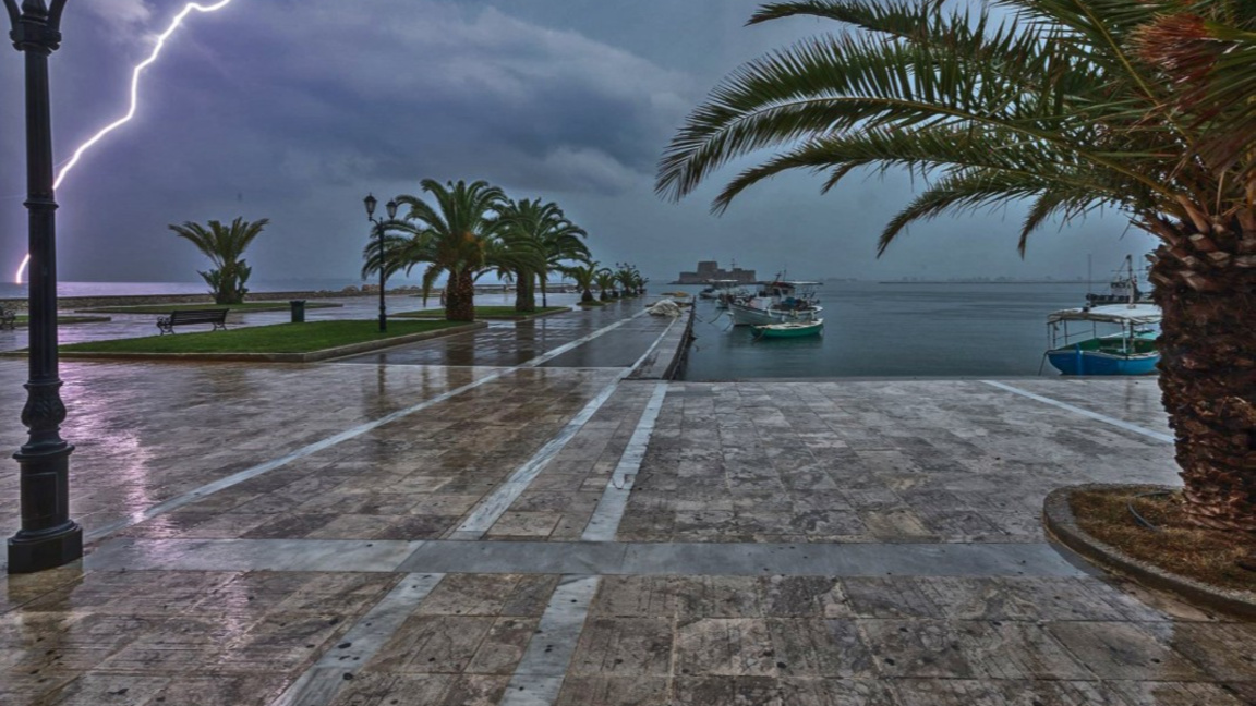 Мощни ветрове нанесоха щети в Гърция