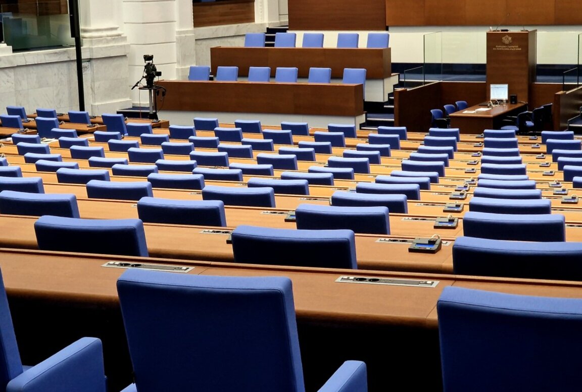 Парламентът не събра кворум за започване на заседанието