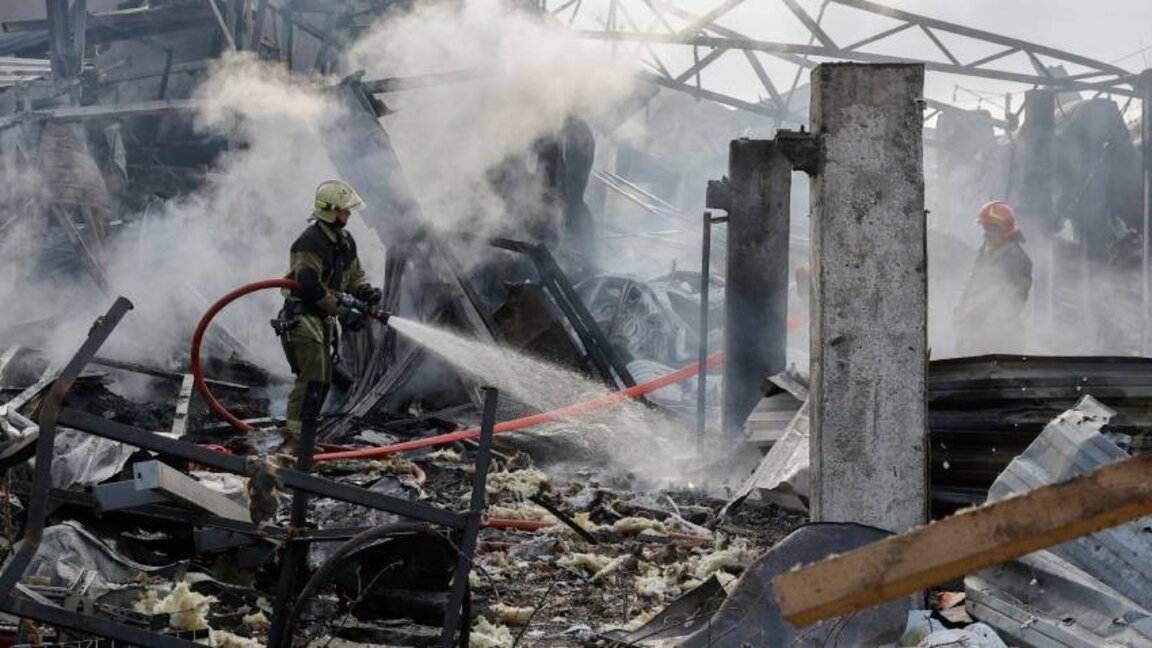 Руски въздушни удари с ракети и дронове по Одеса и Харков