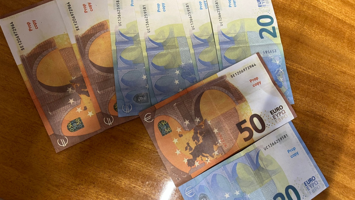 Евро банкноти за забавление.