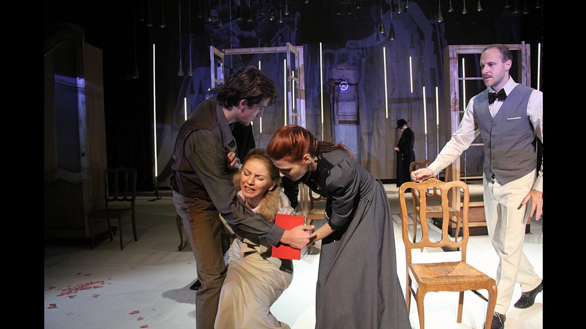 Врачанският театър изнася пет представле...