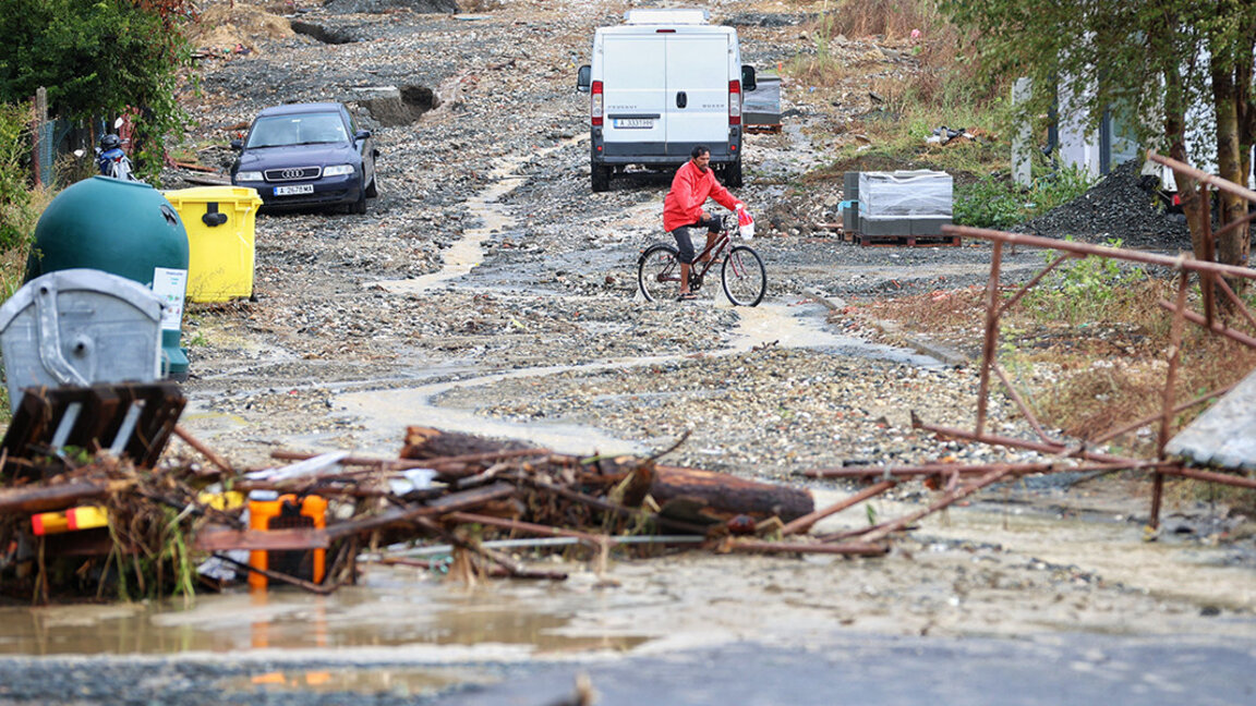 Части от община Царево все още са без ток след водното бедствие