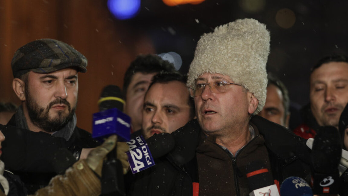 Румънски трактори и камиони блокираха напълно граничния пункт с България при Калафат