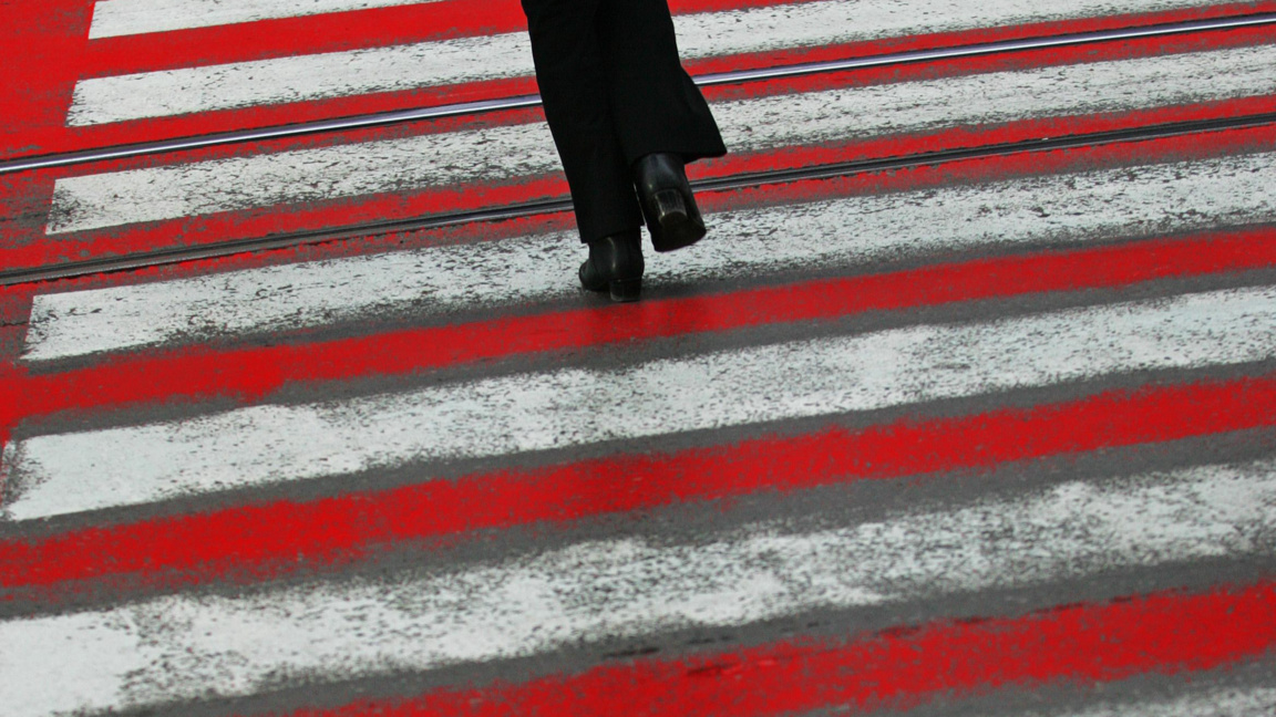 Блъснаха жена на пешеходна пътека в Слив...