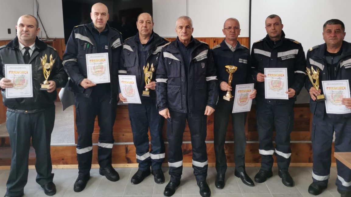 Наградиха победителите в "Пожарникар на ...