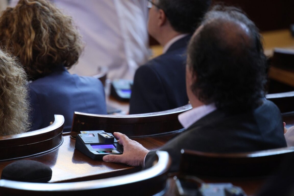 Мнозинството в НС прие промените в ЗЗДН, "интимна връзка" влезе в законодателството