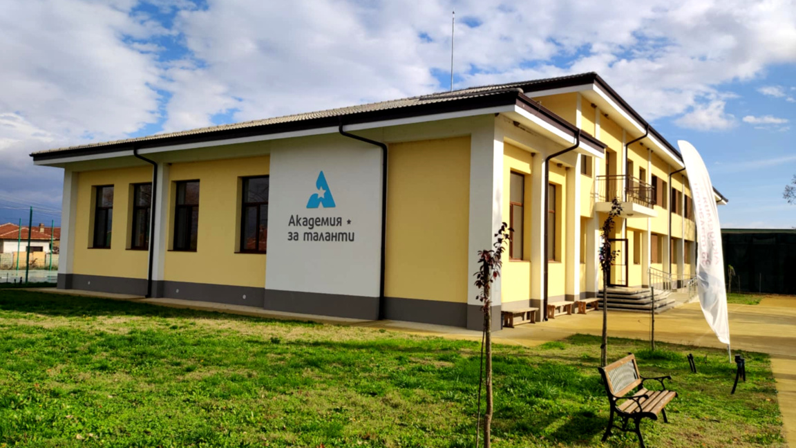 Старото училище в с. Розово се превърна ...