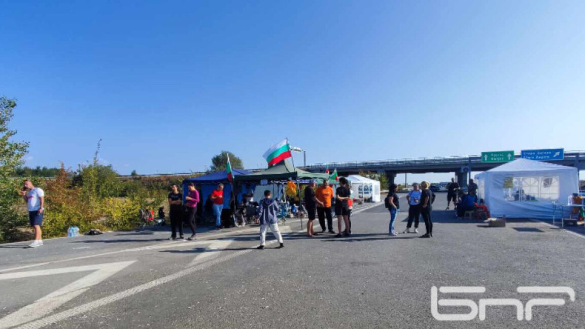 Енергетиците продължават блокадите и се подготвят за стачка