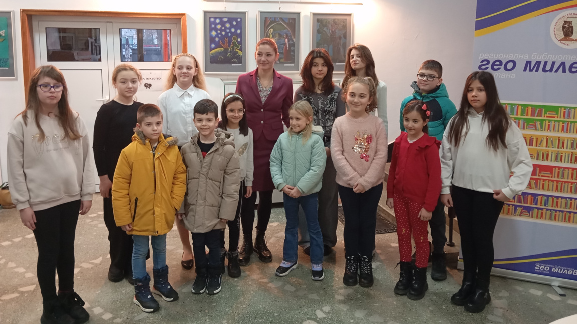 Деца от творческо ателие "Рисувална" в М...