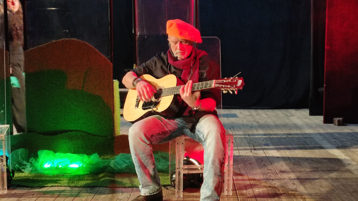 Сладкопойното магаре с премиера в Шумен